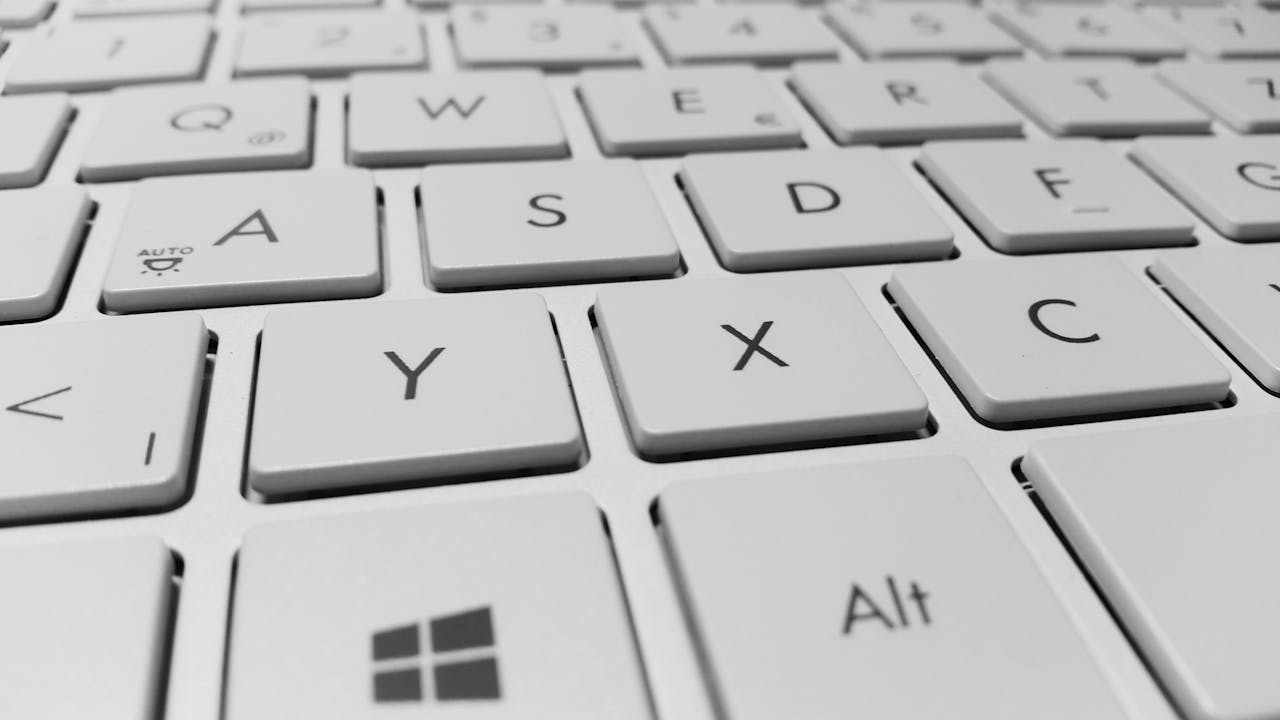 Detailed image of a modern computer keyboard with white keys and Windows logo.
